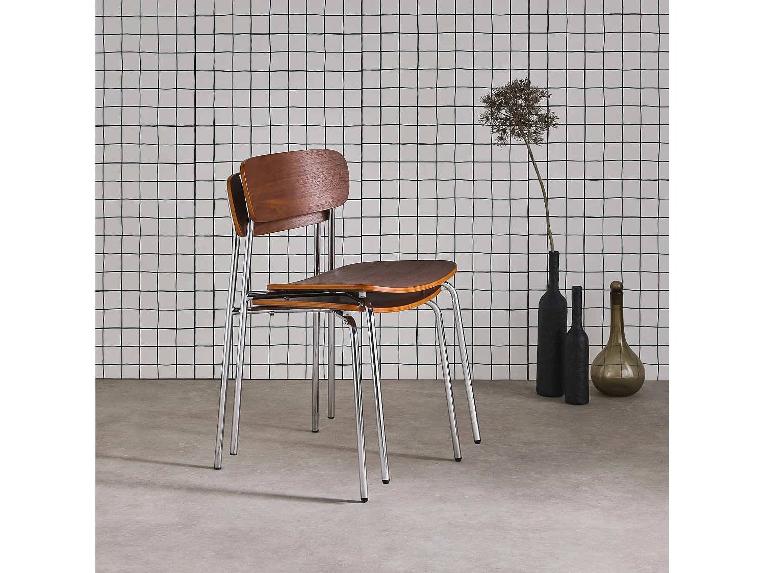 Lot de 2 chaises vintage contreplaqué avec placage bois effet noyer et pieds métal chromé L 43.5 x P 51 x H 77cm - Toby
