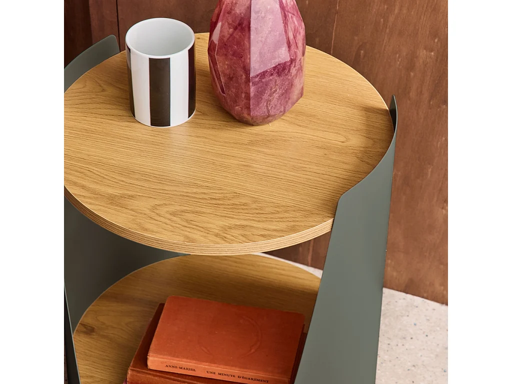 Tavolino in metallo curvato e legno con ruote, verde