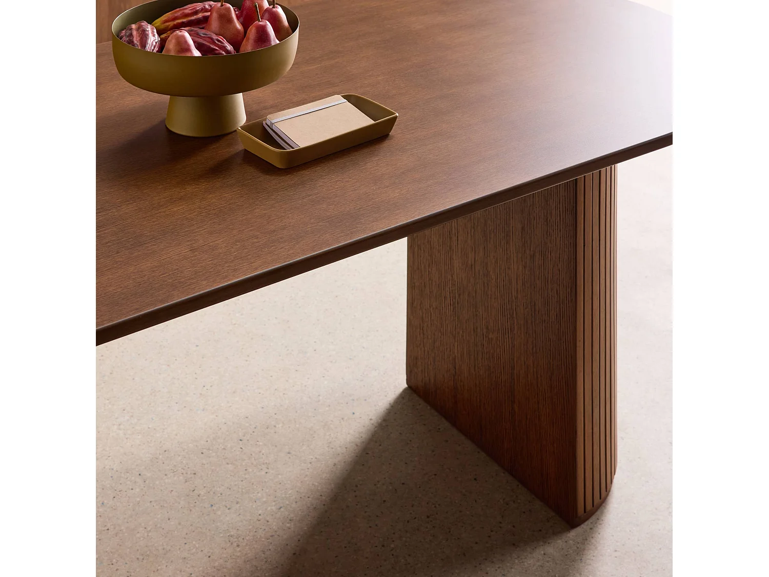 Mesa de comedor oblonga de madera de hevea y chapa de roble de 6 a 8