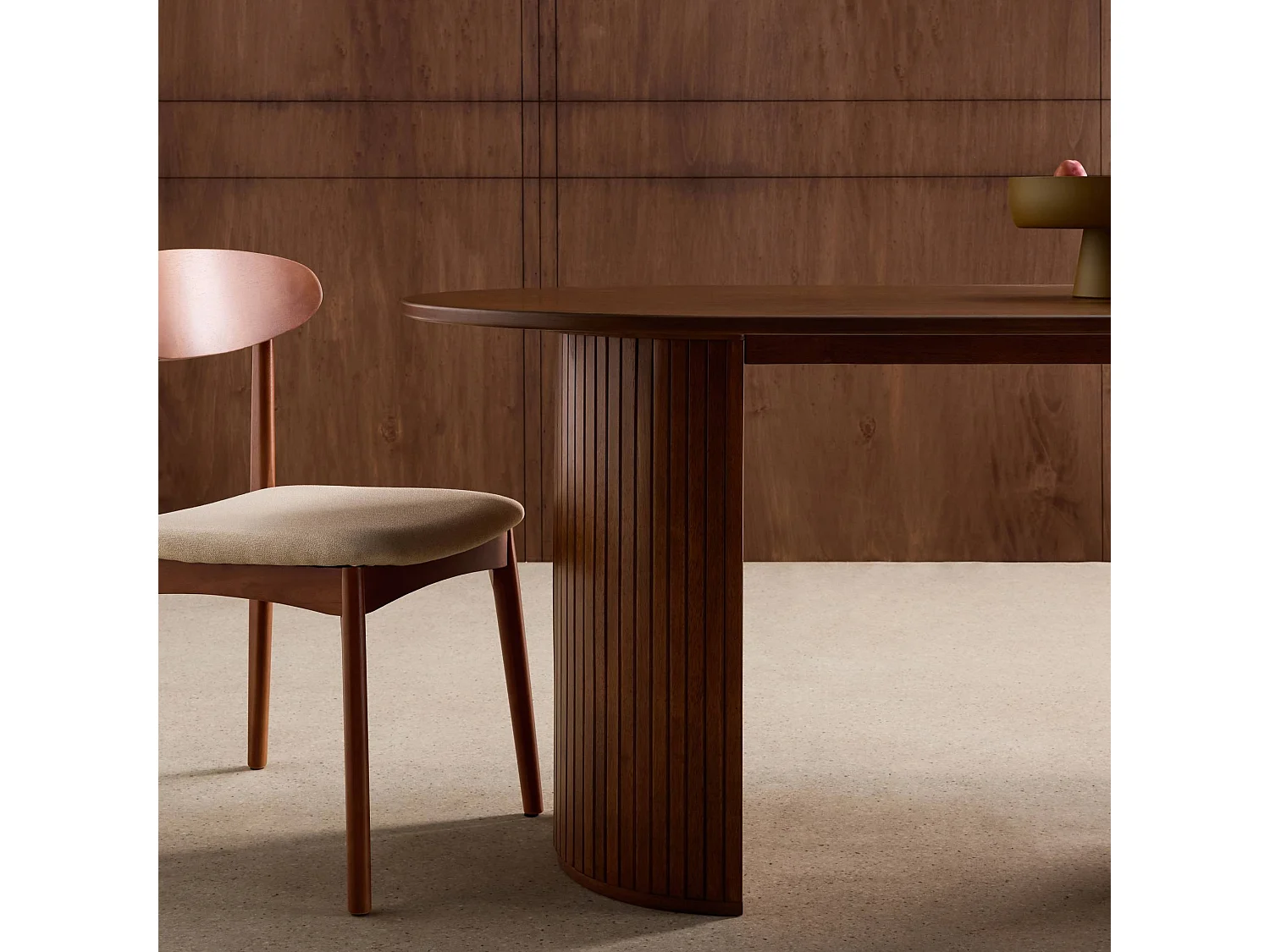 Mesa de comedor oblonga de madera de hevea y chapa de roble de 6 a 8