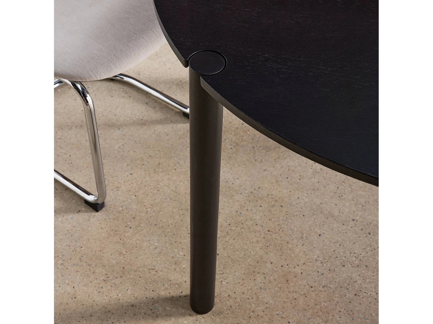 Mesa de comedor redonda de madera de hevea, 4 plazas   negro