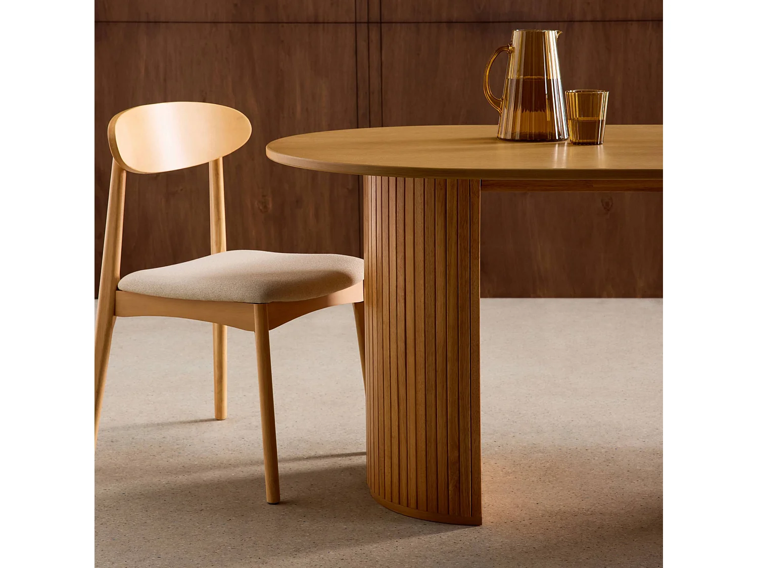 Mesa de comedor oblonga de madera de hevea y chapa de roble de 6 a 8