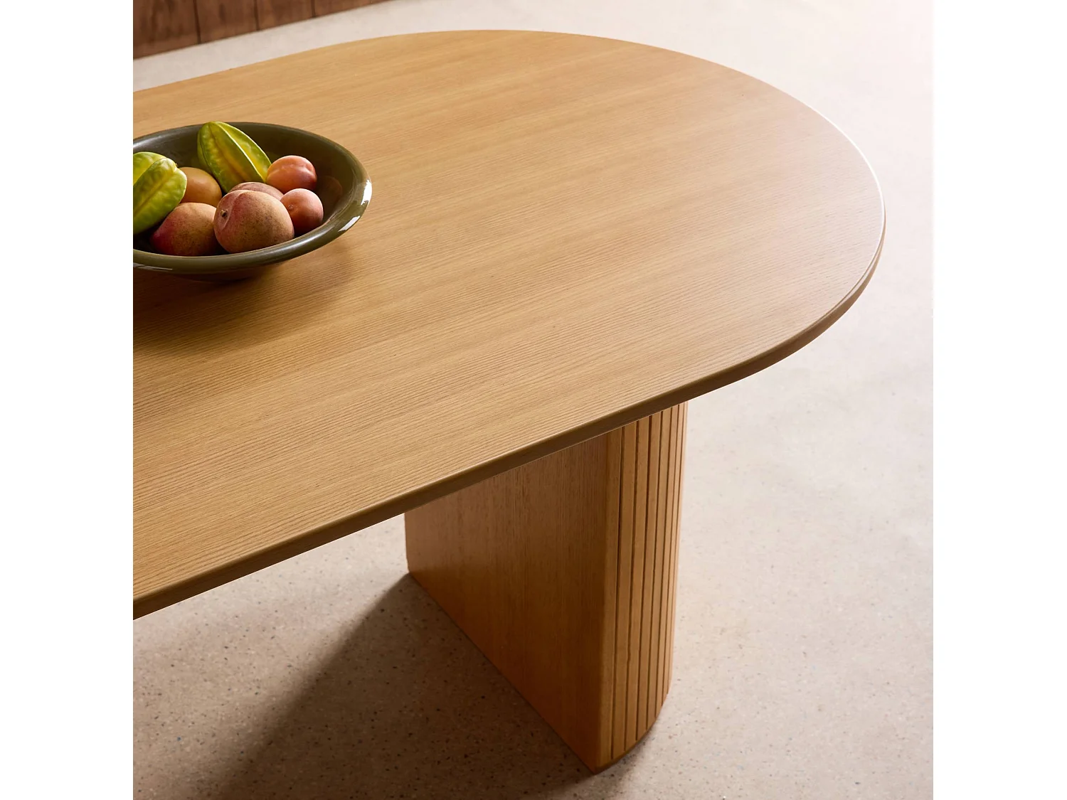Mesa de comedor oblonga de madera de hevea y chapa de roble de 6 a 8