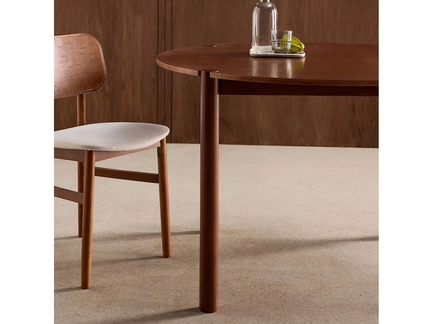 Mesa de comedor redonda de madera de hevea, 4 plazas   nogal