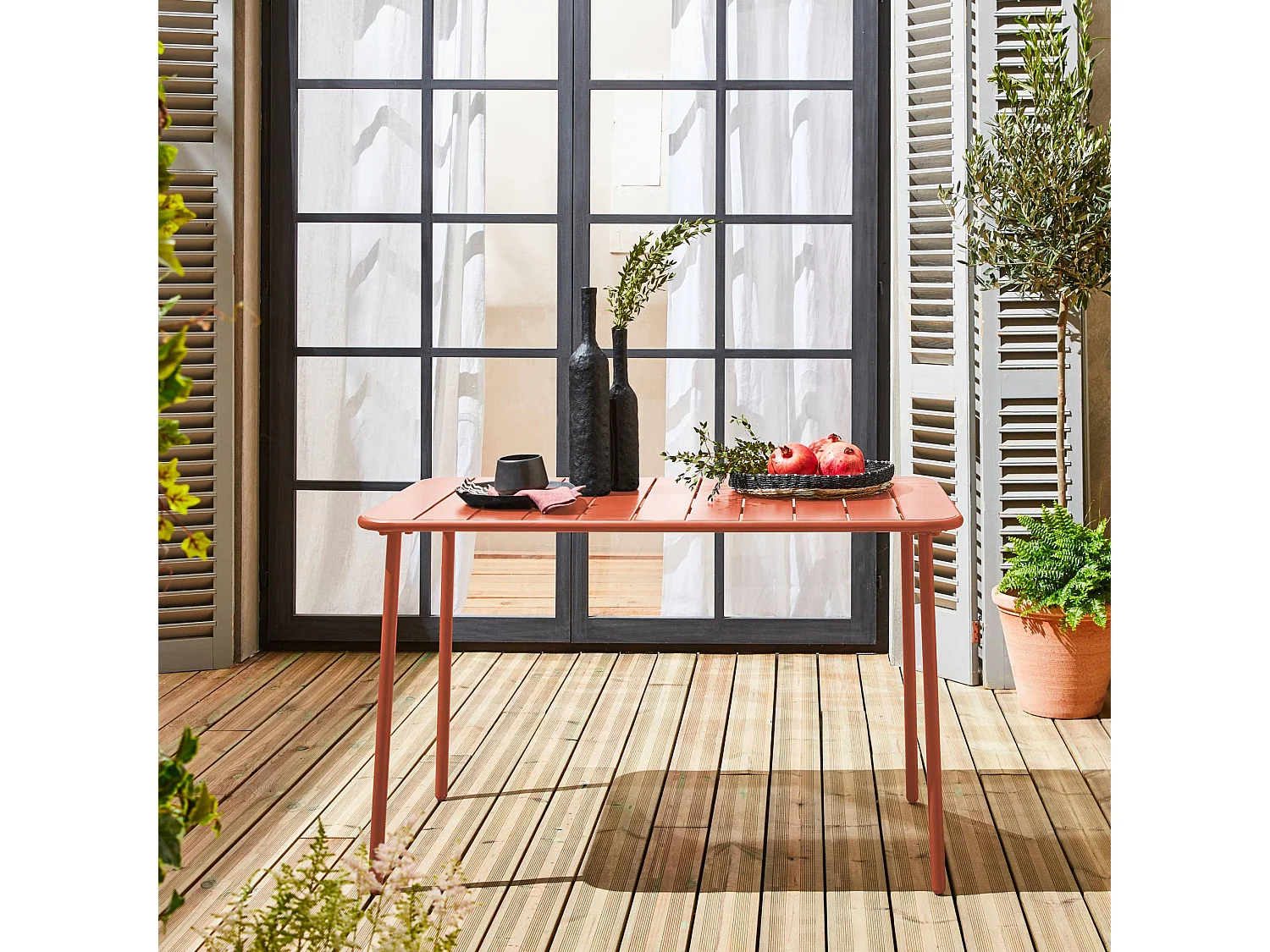 Table de jardin métal 4 places. tomette. Amelia. 120x70cm. traitement antirouille. lattes et bords arrondis