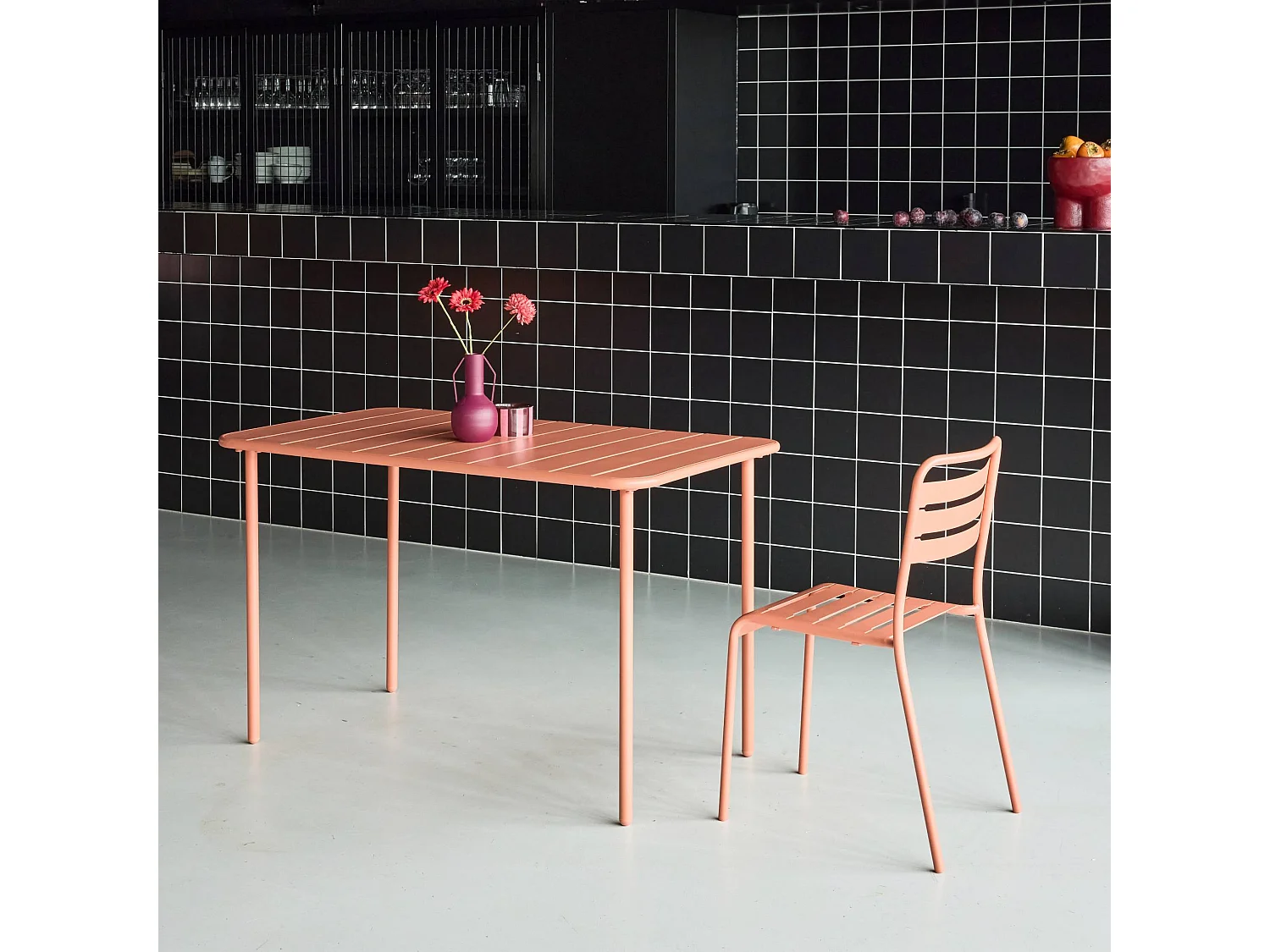 Table de jardin métal 4 places. tomette. Amelia. 120x70cm. traitement antirouille. lattes et bords arrondis