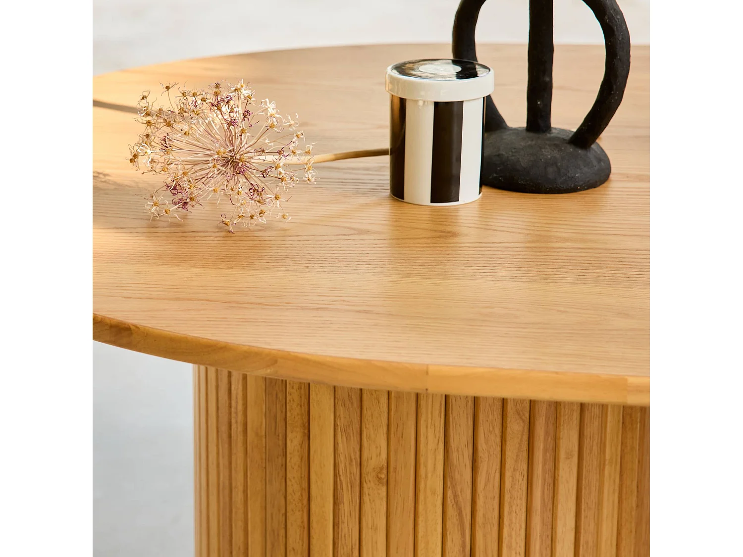 Table à manger oblongue bois d'hévéa et placage chêne 8 places naturel - L 220 x P 100 x H 73 cm - Estelle