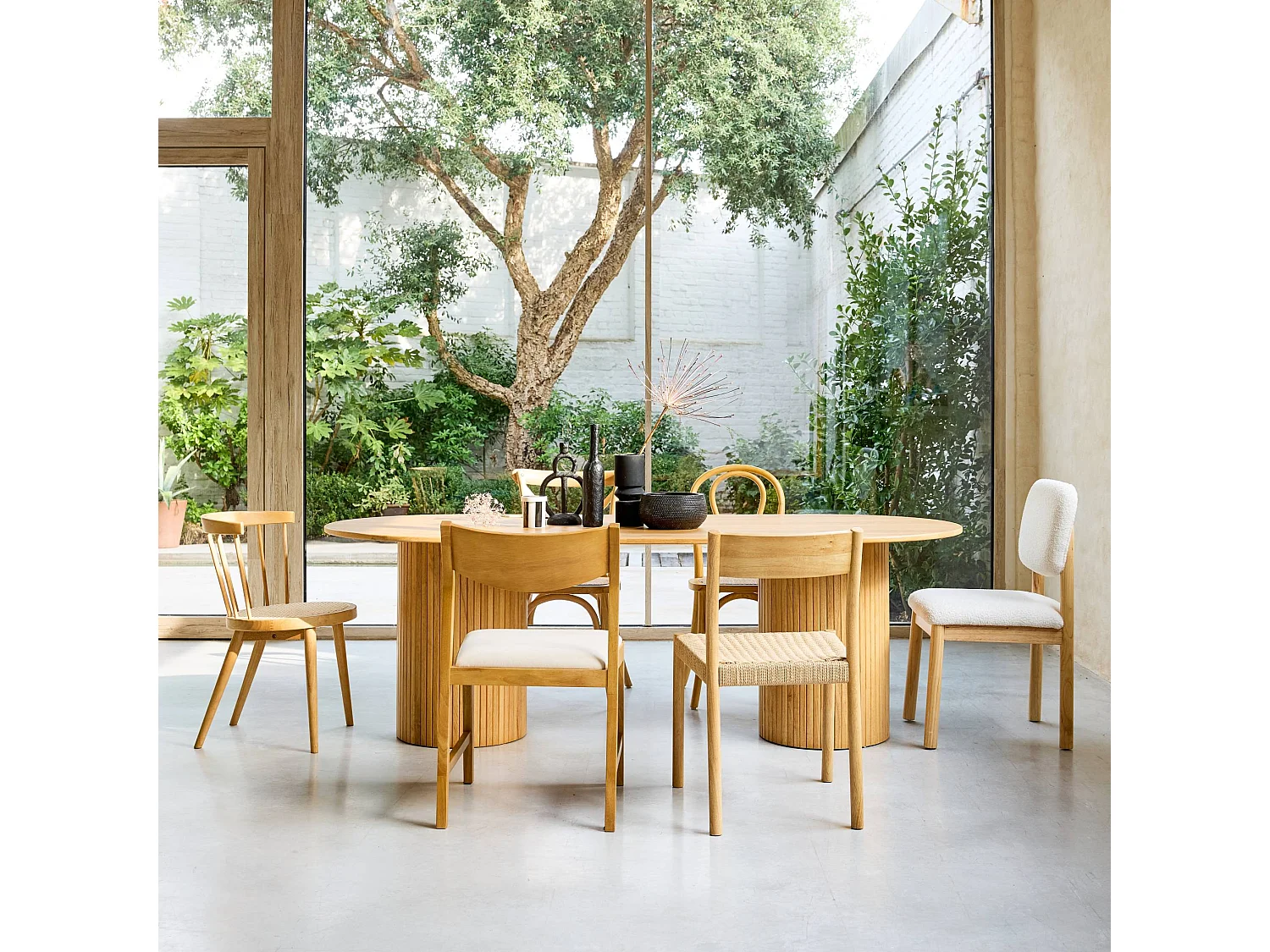 Table à manger oblongue bois d'hévéa et placage chêne 8 places naturel - L 220 x P 100 x H 73 cm - Estelle