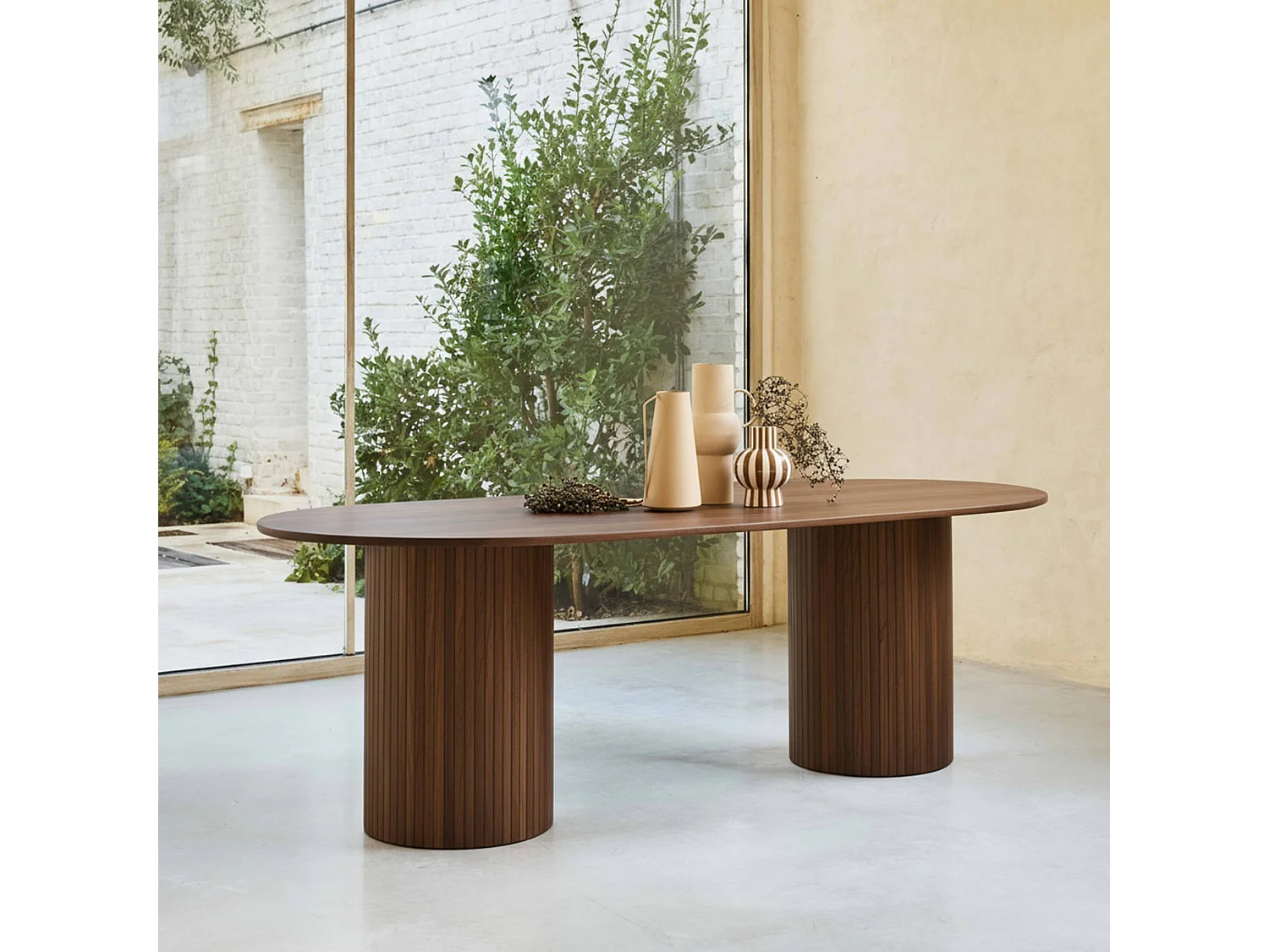 Table à manger oblongue bois d'hévéa et placage chêne 8 places noyer - L 220 x P 100 x H 73 cm - Estelle