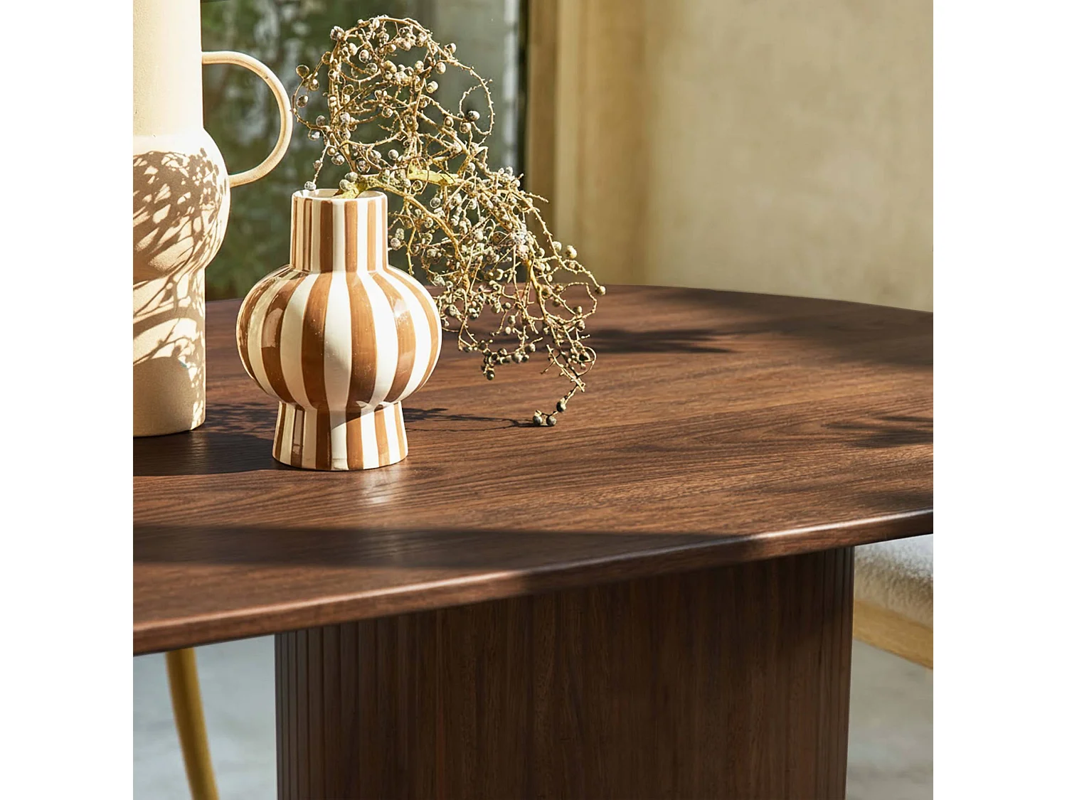 Table à manger oblongue bois d'hévéa et placage chêne 8 places noyer - L 220 x P 100 x H 73 cm - Estelle