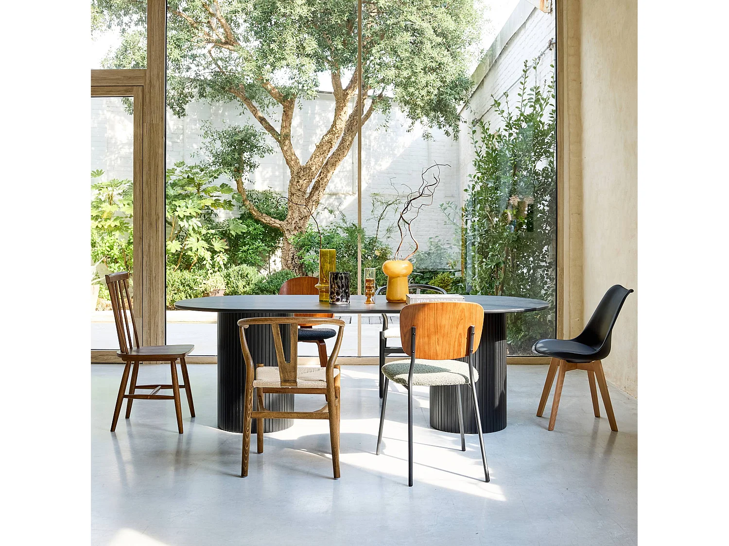 Table à manger oblongue bois d'hévéa et placage chêne 8 places noir - L 220 x P 100 x H 73 cm - Estelle