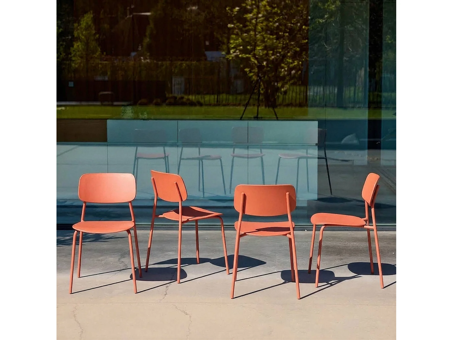 Set 4 sedie da giardino impilabili in acciaio e plastica Terracotta - 49x44x78.5 cm