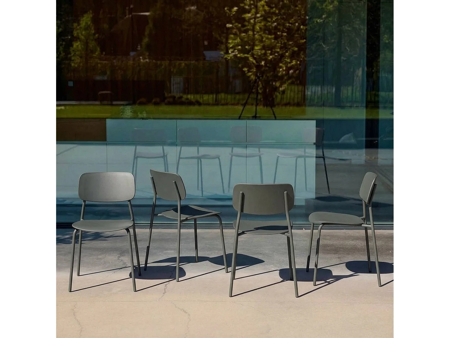 Set 4 sedie da giardino impilabili in acciaio e plastica Verde kaki - 49x44x78.5 cm