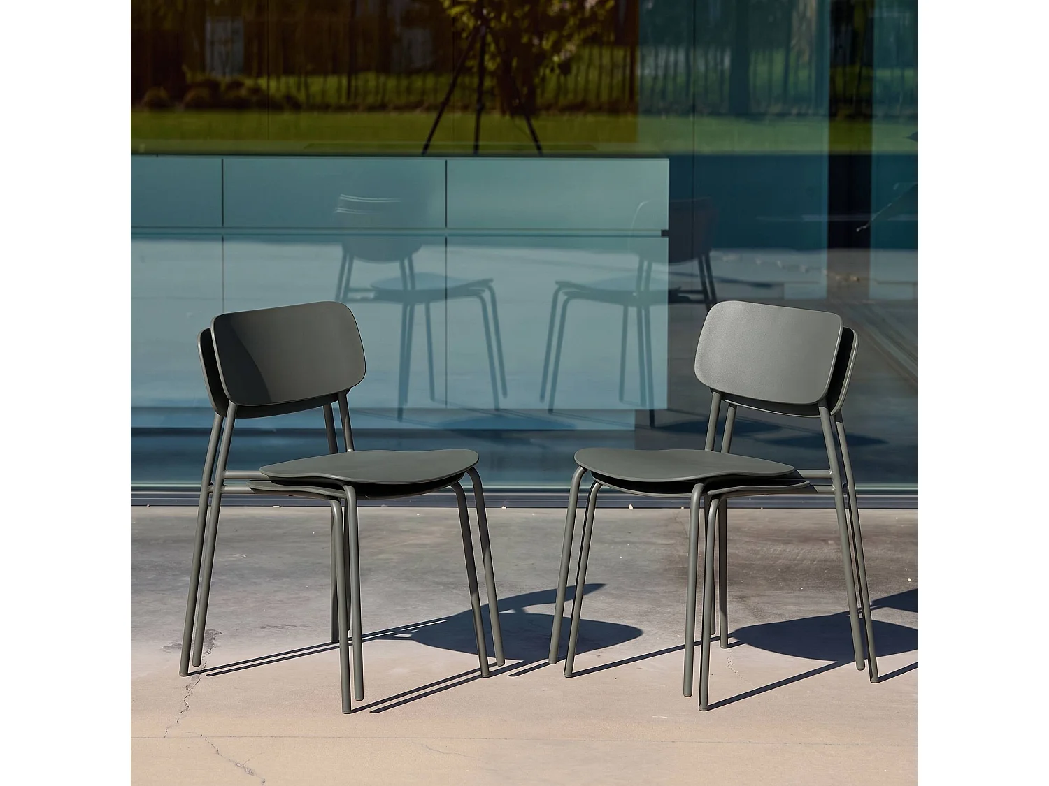 Set 4 sedie da giardino impilabili in acciaio e plastica Verde kaki - 49x44x78.5 cm
