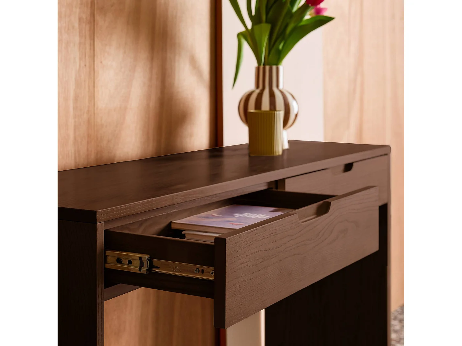 Consola de madera con 2 cajones, 120cm  nogal