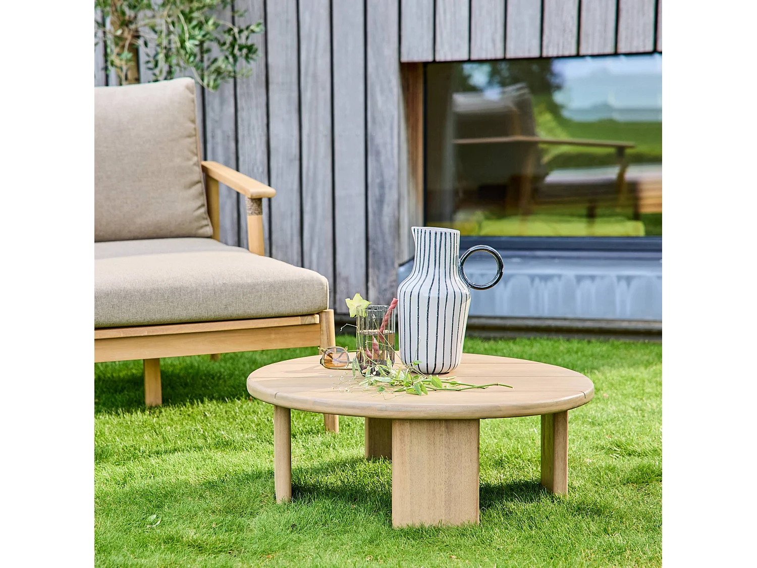 Tavolino da giardino rotondo in legno di acacia, 70cm, marrone