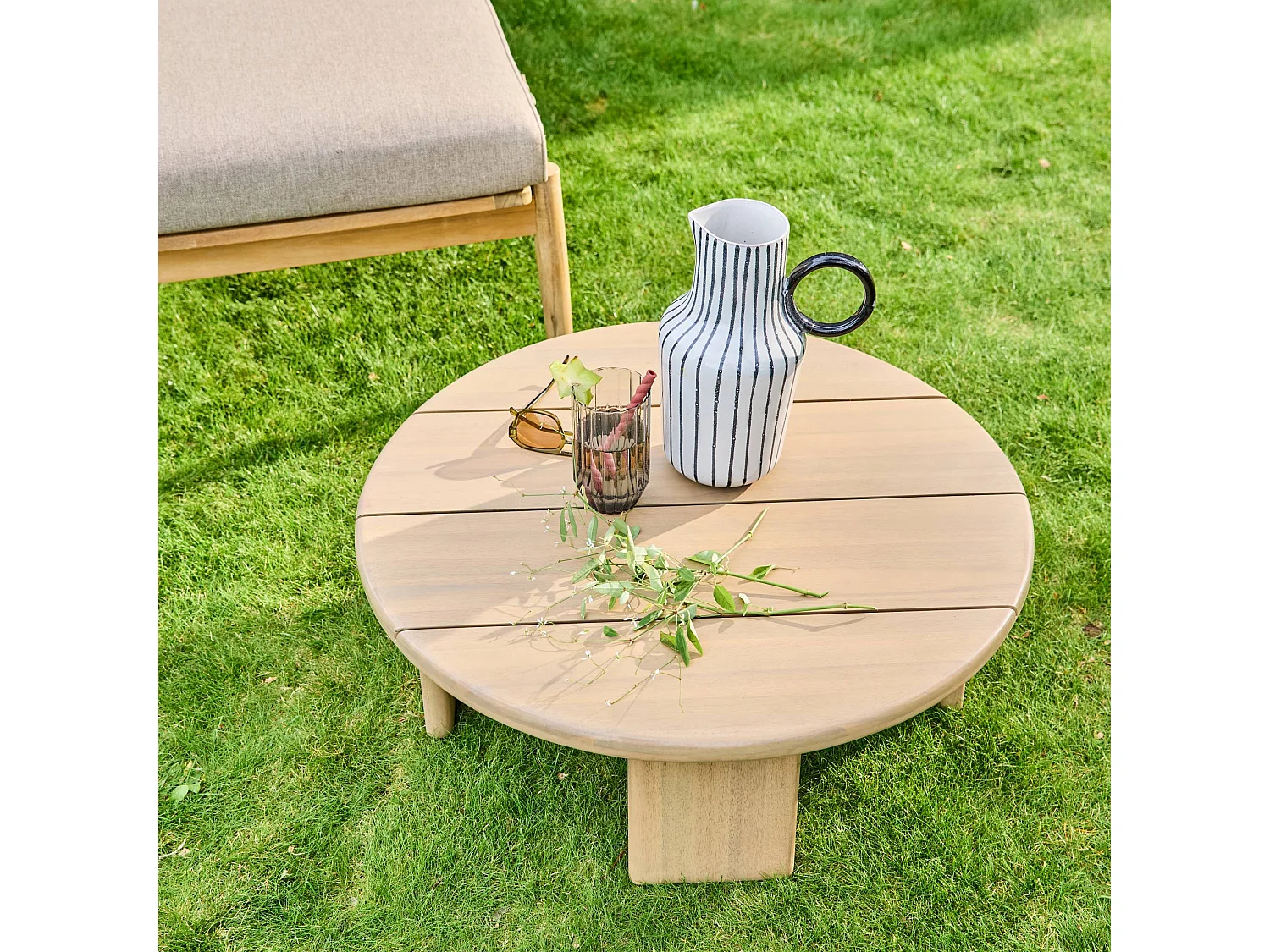 Tavolino da giardino rotondo in legno di acacia, 70cm, marrone