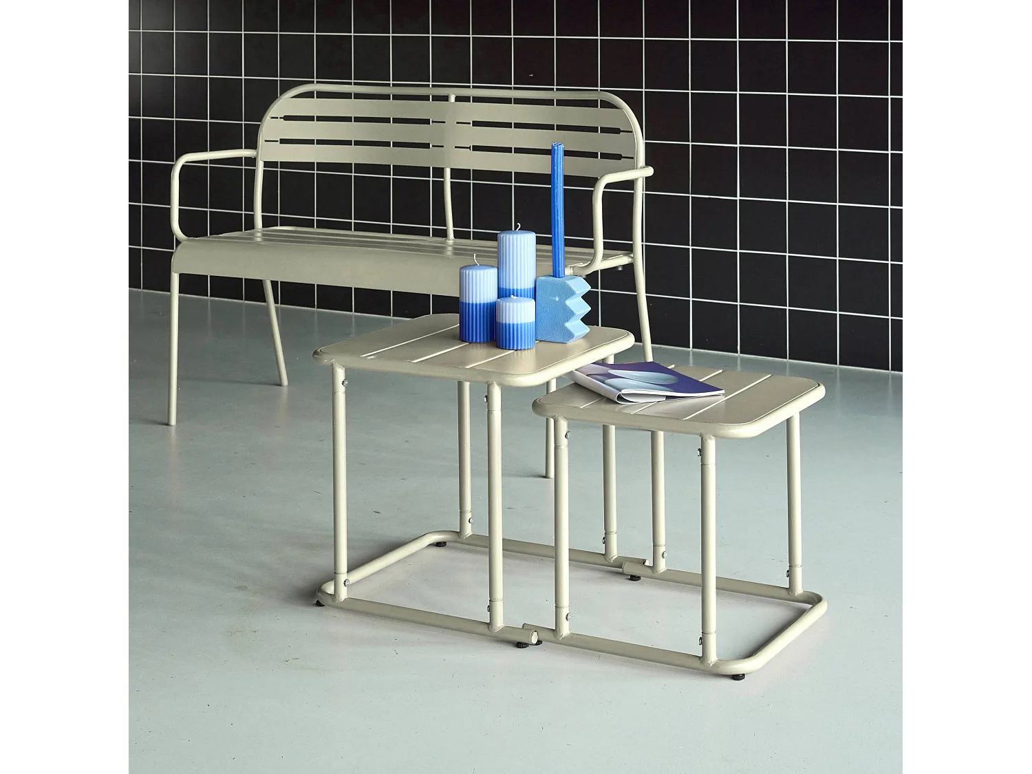 Set tavolini da esterno quadrati in acciaio, beige