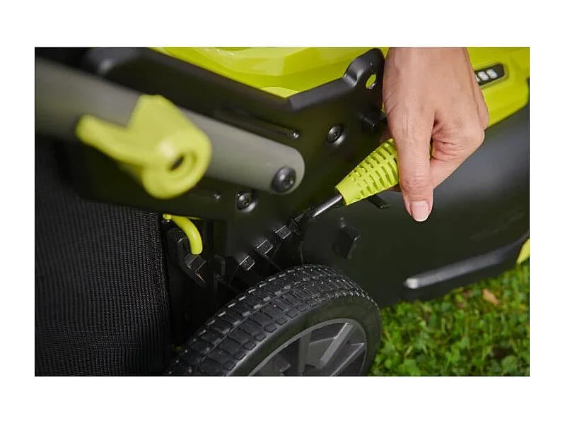 RYOBI 18V Brushless duwmaaier Ø40 cm met 2 batterijen 4Ah, opvang en mulchen, snellader