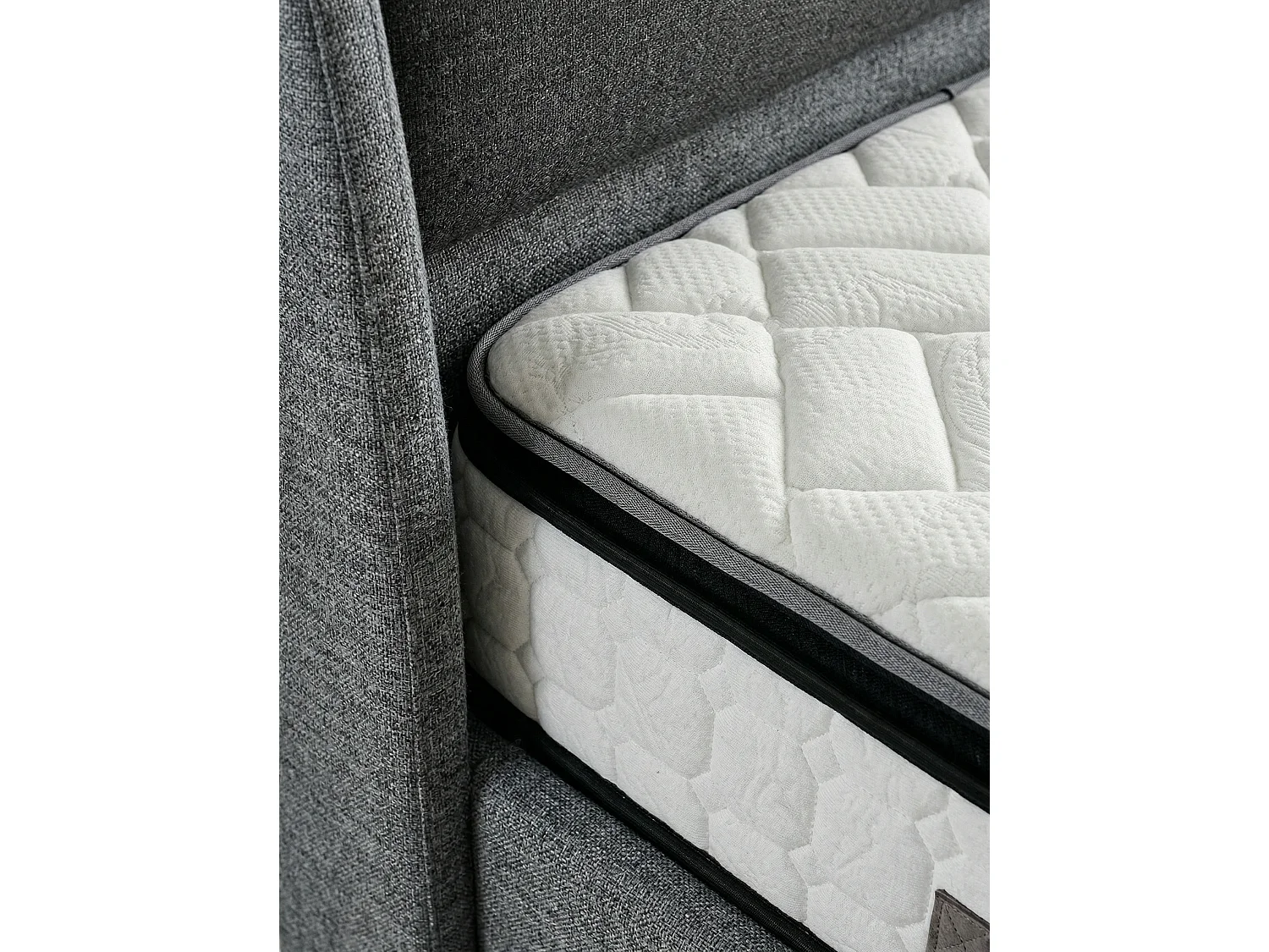 Oscar Bett mit Matratze – 160 x 200 cm mit Matratze