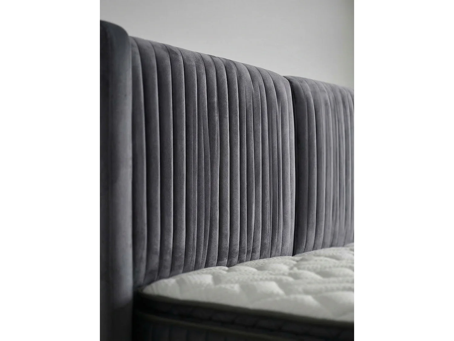 Lit Palermo avec matelas – 150 × 200 cm avec matelas inclus