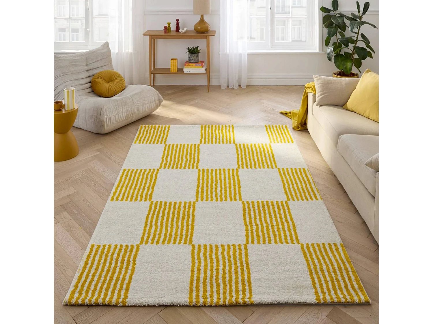 Alfombra interior con motivo damero amarillo y blanco