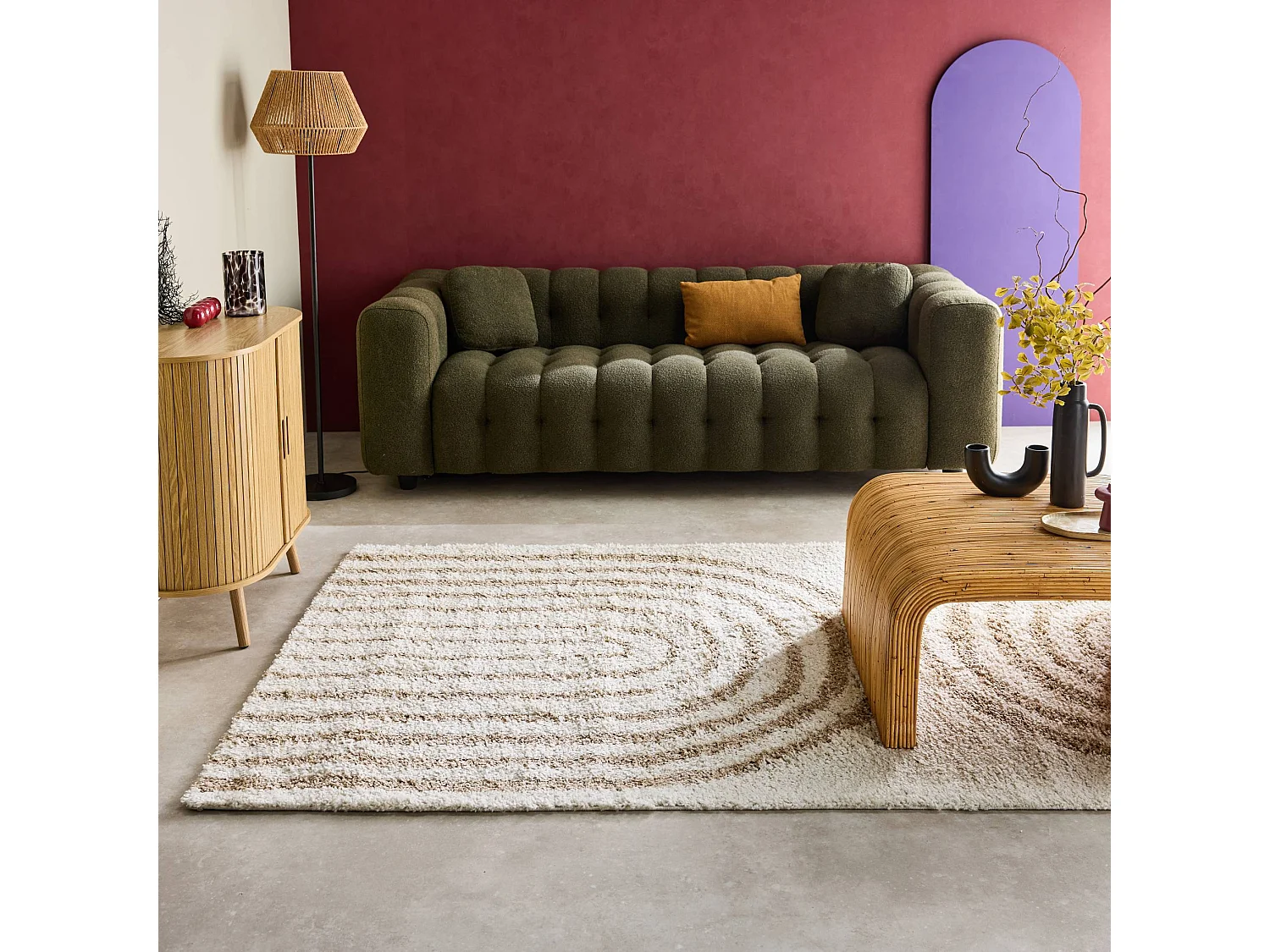 Alfombra interior shaggy con diseños geométricos arco iris beige
