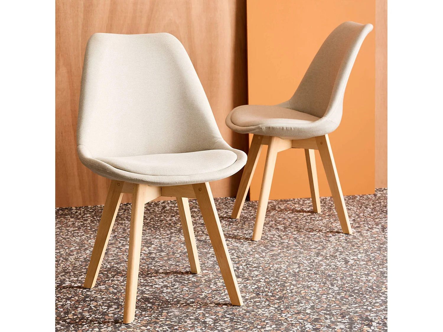 Set di 4 sedie scandinave in legno di faggio e tessuto semplice, talpa