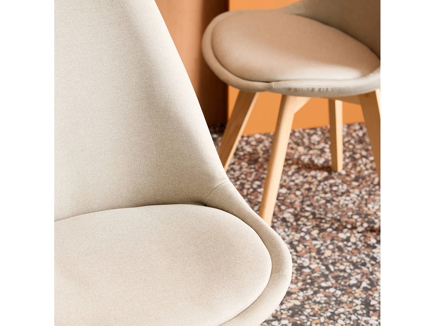 Set di 4 sedie scandinave in legno di faggio e tessuto semplice, talpa