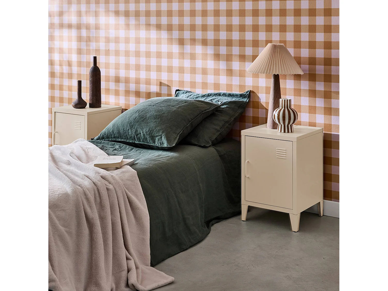 Set 2 comodini industriali, 1 anta, beige