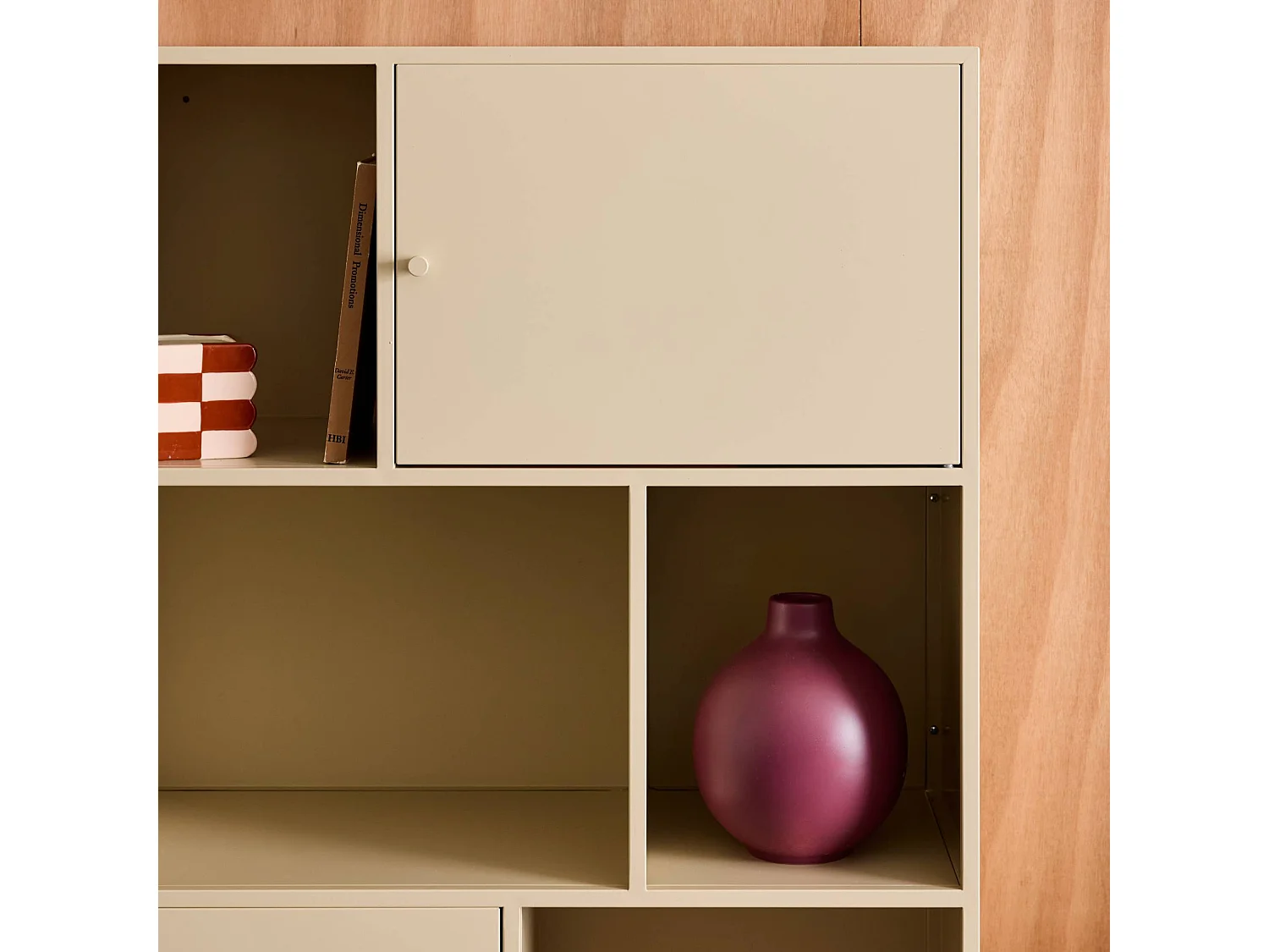 Buffet. meuble de rangement industriel métal crème 6 compartiments. L 80 x P 35 x H 125cm - Oklahoma