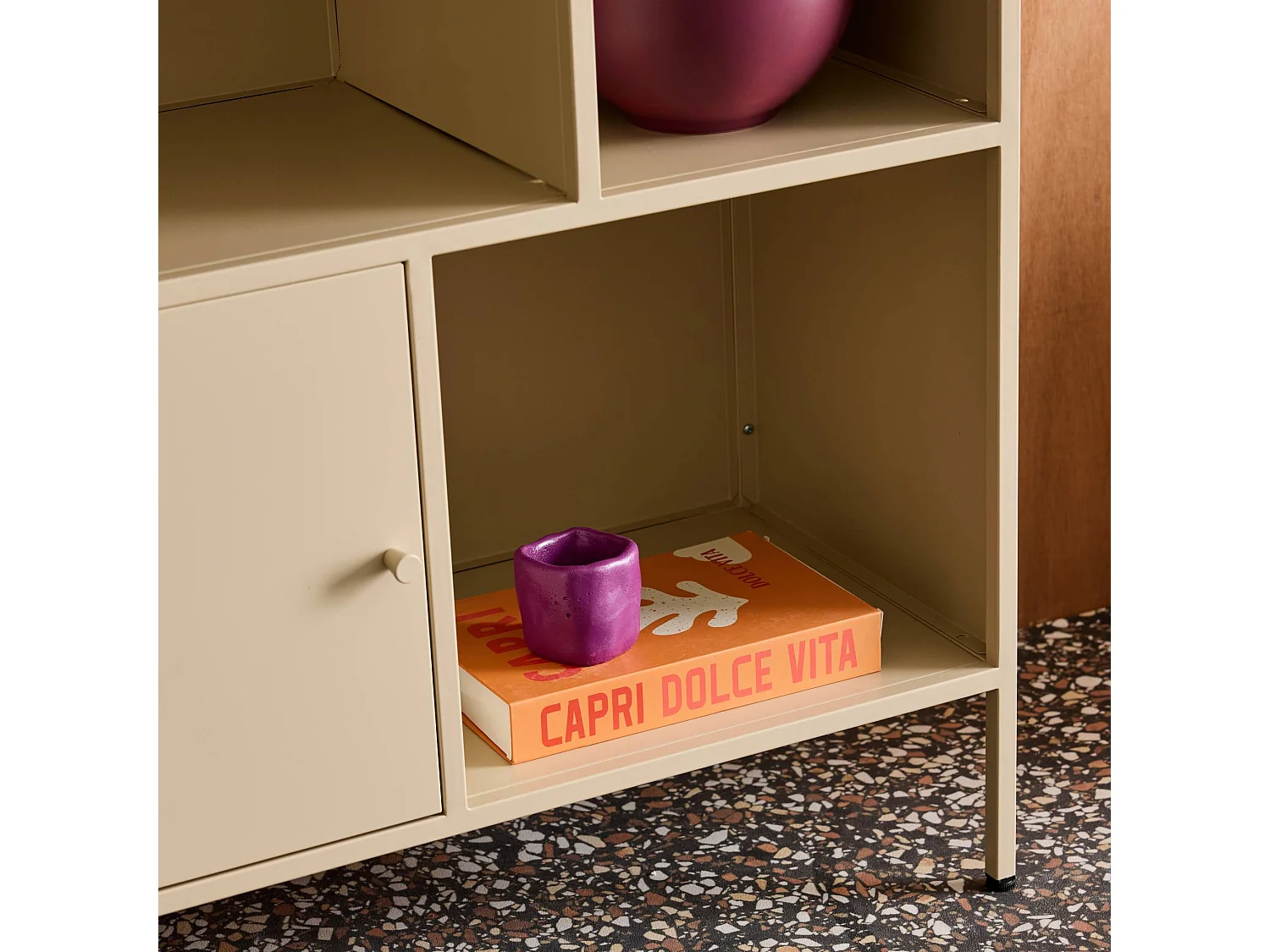 Buffet. meuble de rangement industriel métal crème 6 compartiments. L 80 x P 35 x H 125cm - Oklahoma