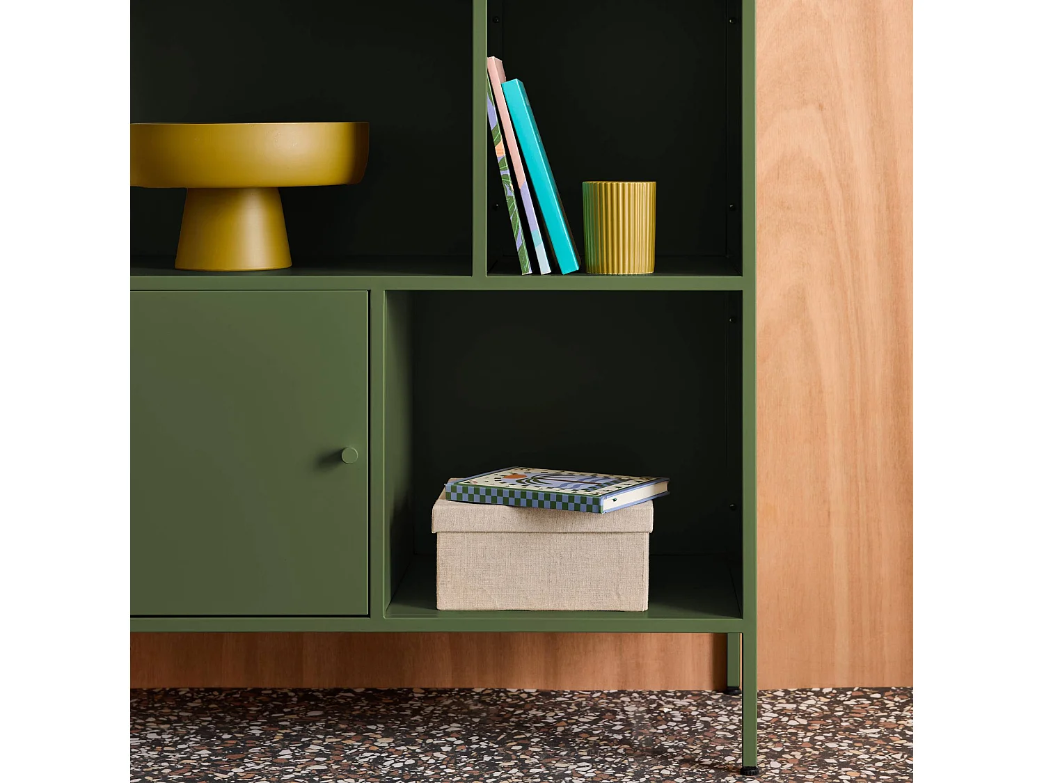 Buffet. meuble de rangement industriel métal vert 6 compartiments. L 80 x P 35 x H 125cm - Oklahoma