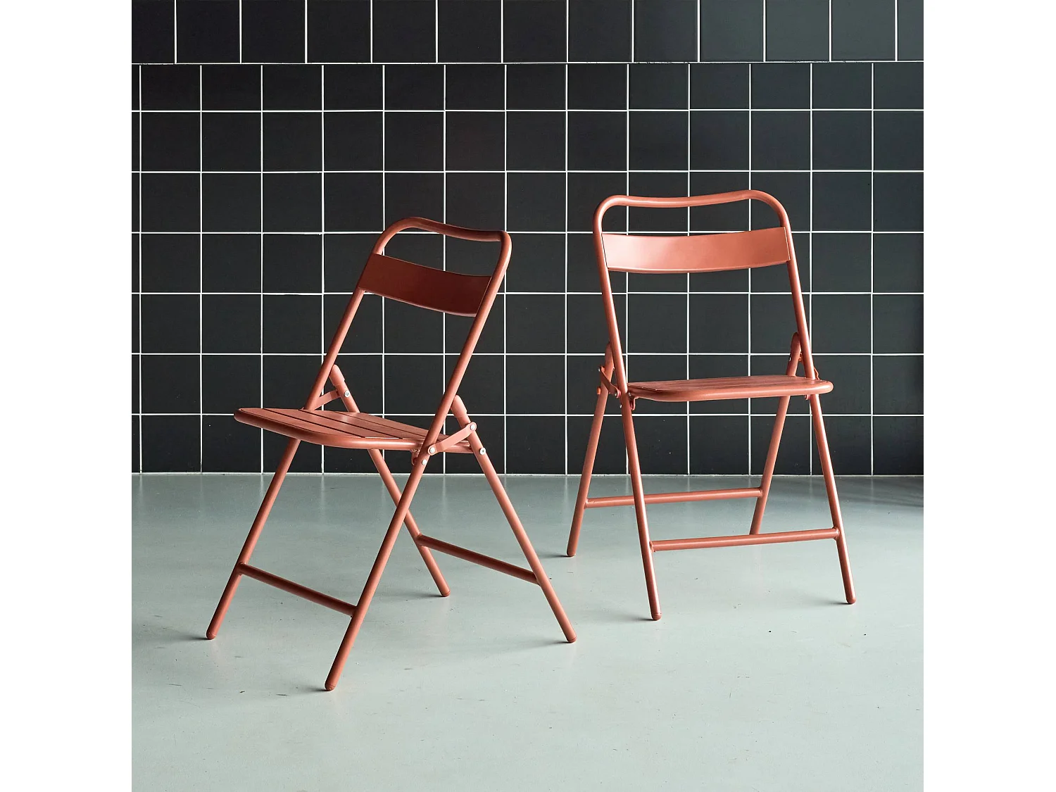 Lot de 2 chaises de jardin pliante acier terracotta. 44.3 x 49 x 79.7 cm - Amélia