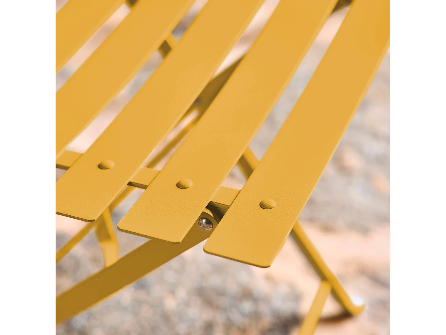 Lot de 2 chaises de jardin bistrot pliables en acier thermolaqué. 49.5 x 41 x 80.5cm