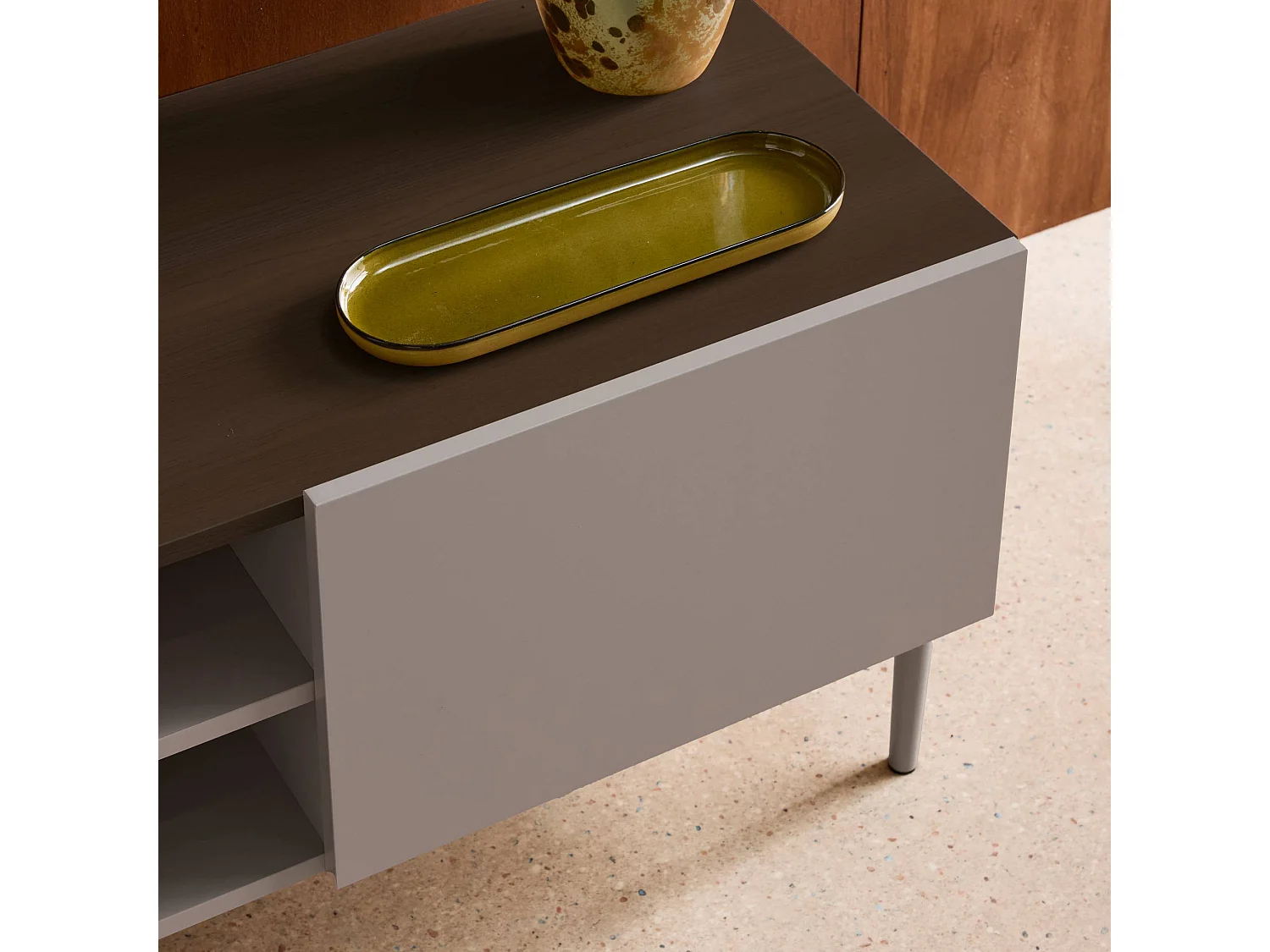 Meuble TV métal et décor bois 2 portes 140cm gris et noyer - Ashton