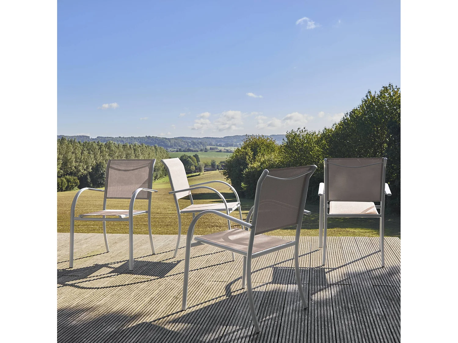 Lot de 4 fauteuils de jardin AMARA en aluminium et textilene blanc. 62 x 55 x 84 cm