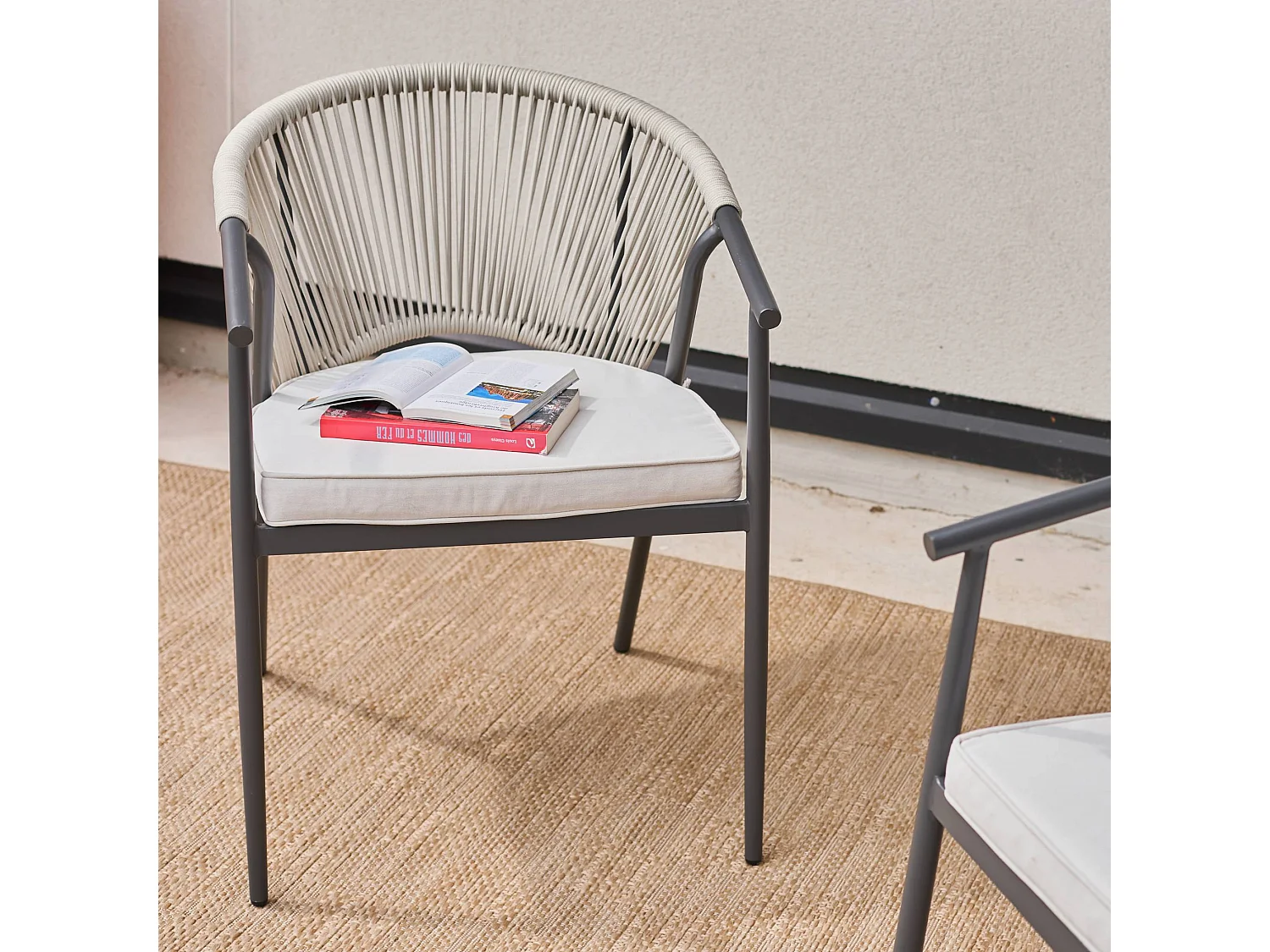 Set 2 sedie da giardino impilabili in acciaio e corde, beige