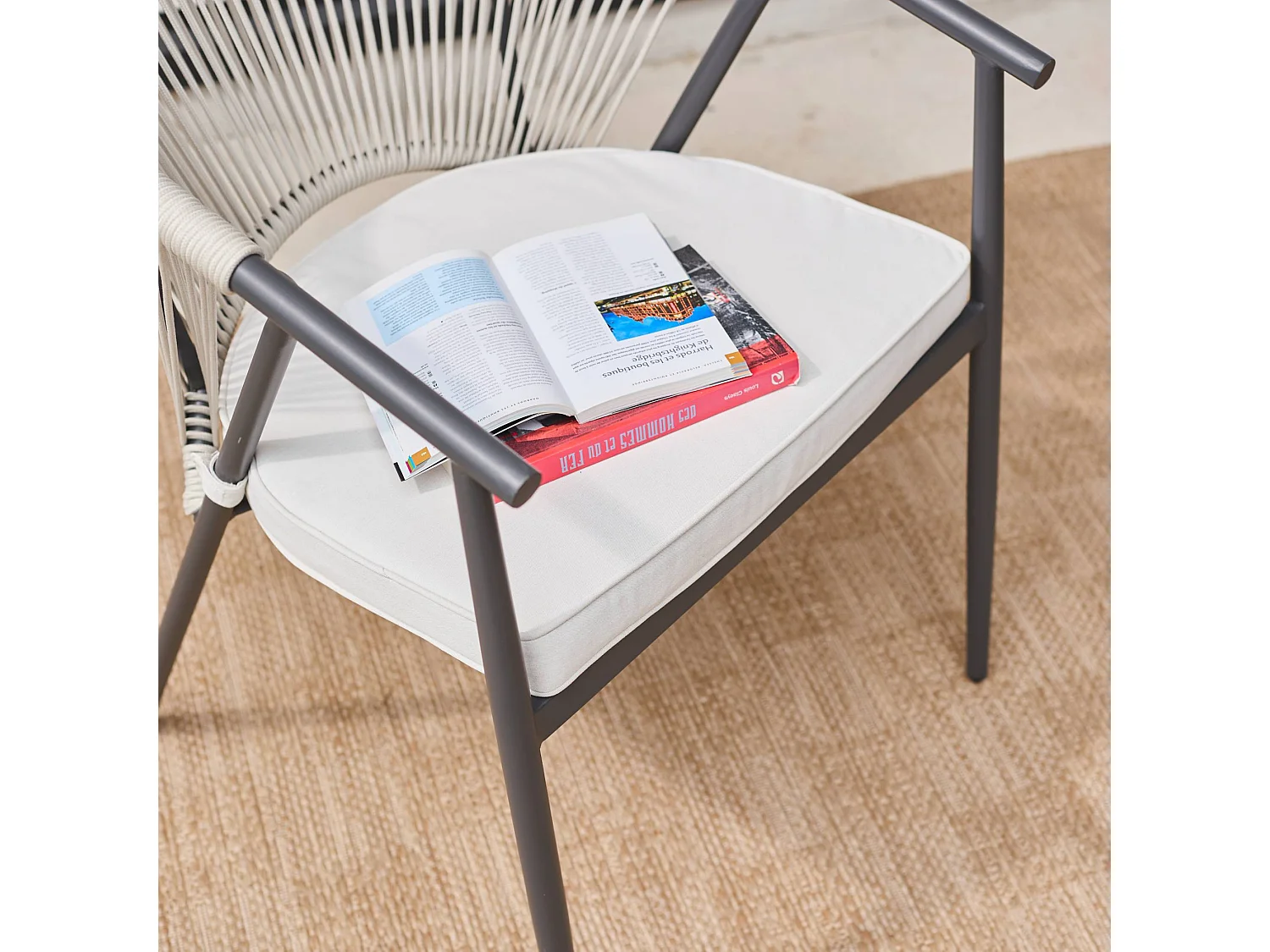 Set 2 sedie da giardino impilabili in acciaio e corde, beige