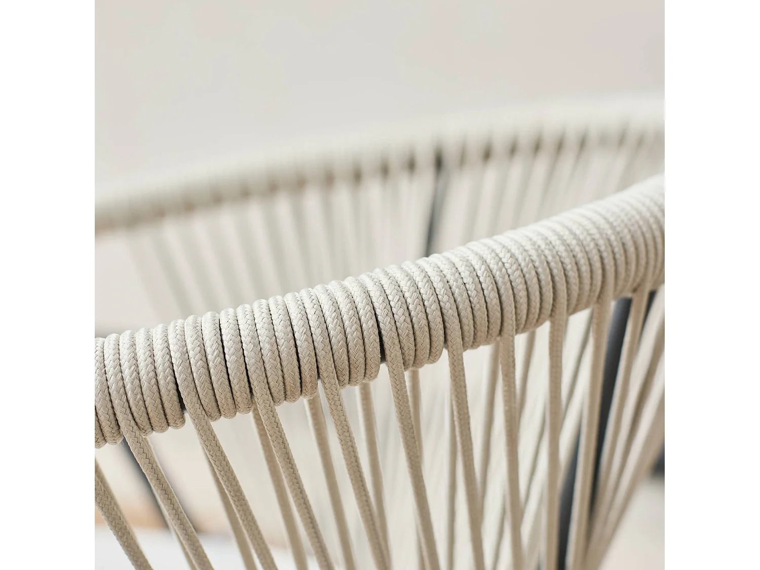 Set 2 sedie da giardino impilabili in acciaio e corde, beige