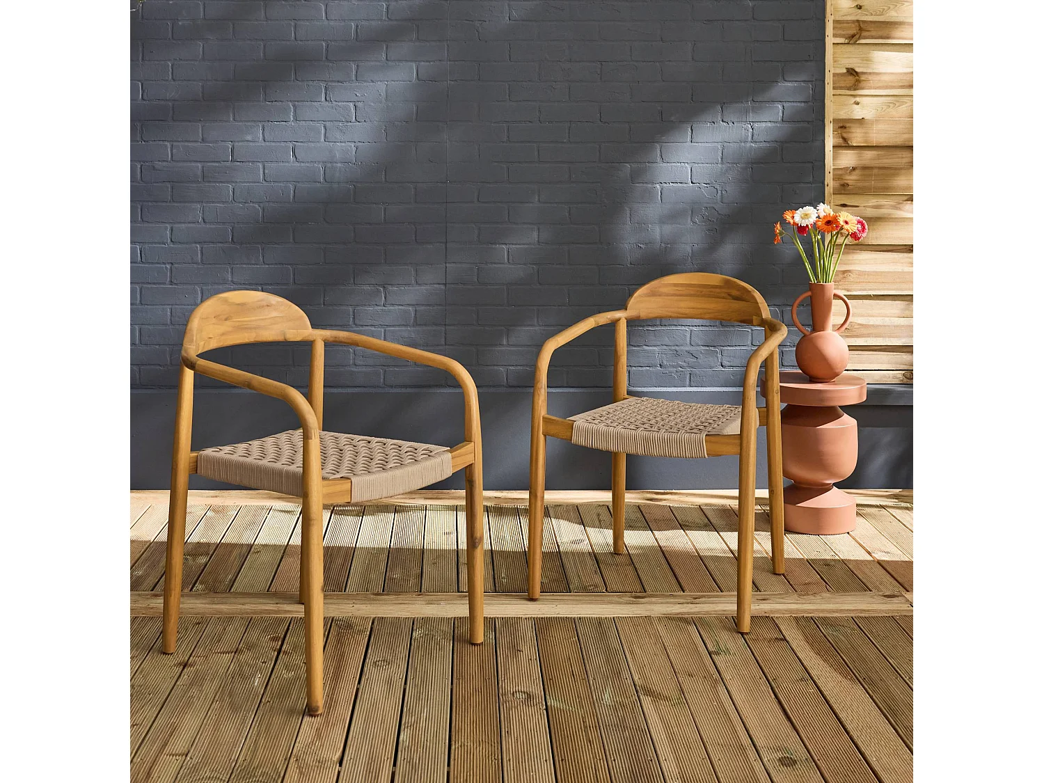 Set di 2 poltrone in legno di acacia, seduta beige in resina | sweeek
