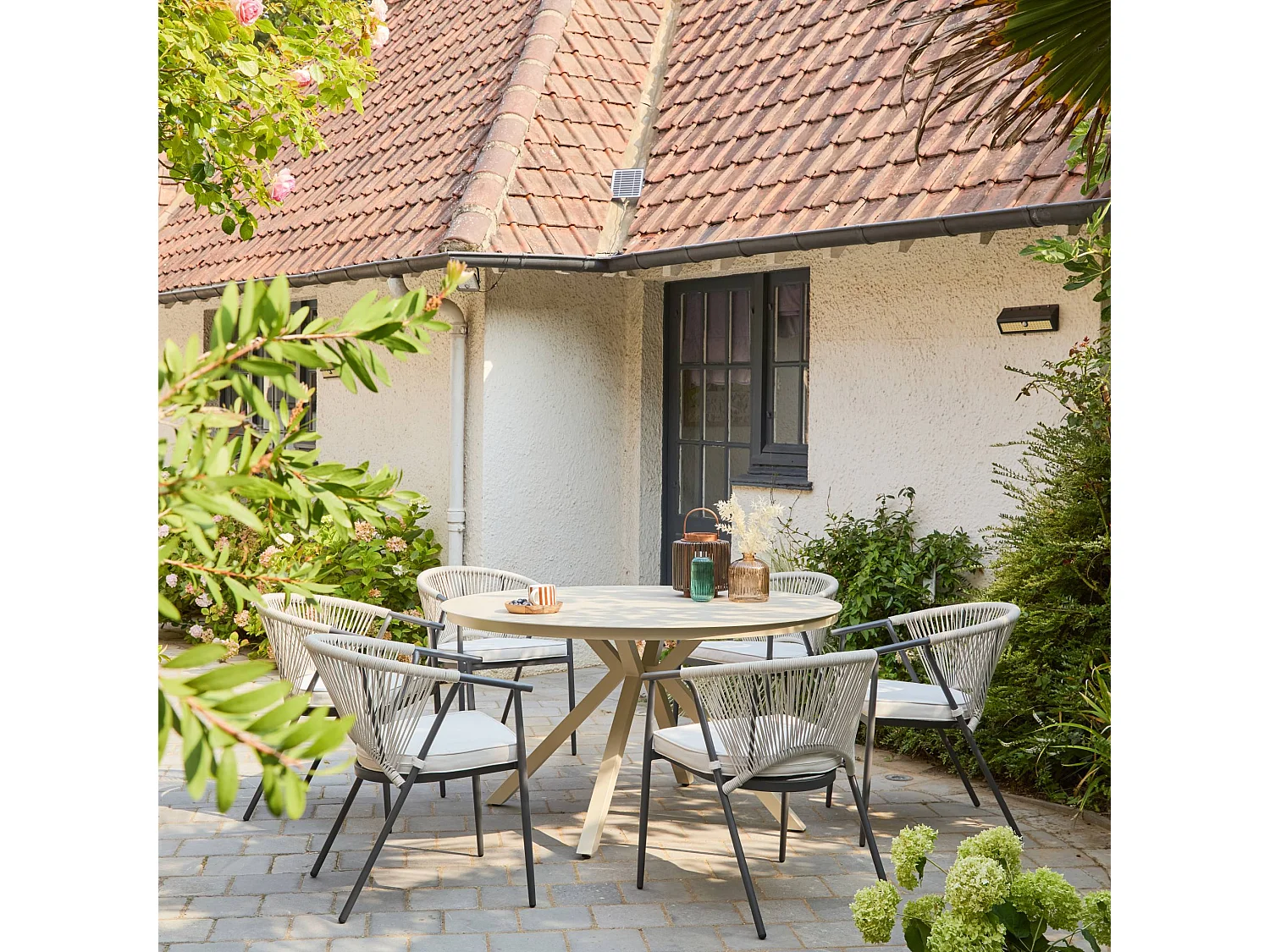 Set 4 sedie da giardino impilabili in acciaio e corde, beige