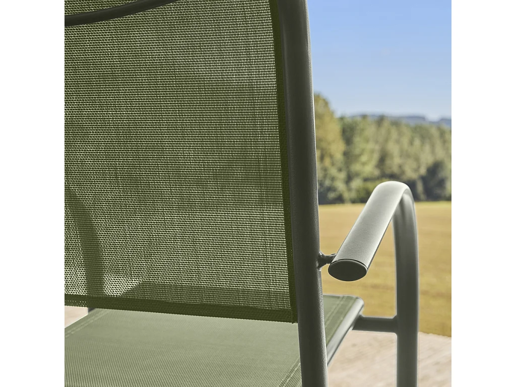 Lot de 2 fauteuils de jardin MILENA en aluminium et textilene kaki. 62 x 55 x 84 cm