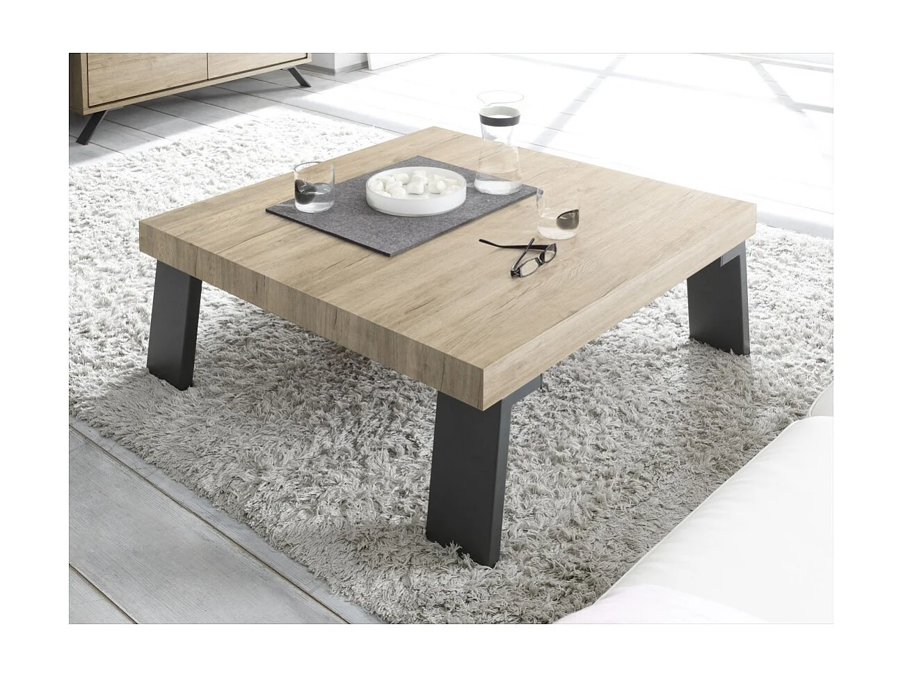 Niedriger Tisch mit Metallbeinen, Kollektion SHOW, Farbe helles Eichenholz