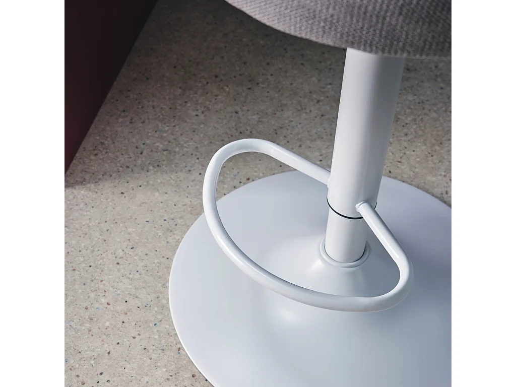 Taburete de bar ajustable de metal y tela con base blanca, set de 2