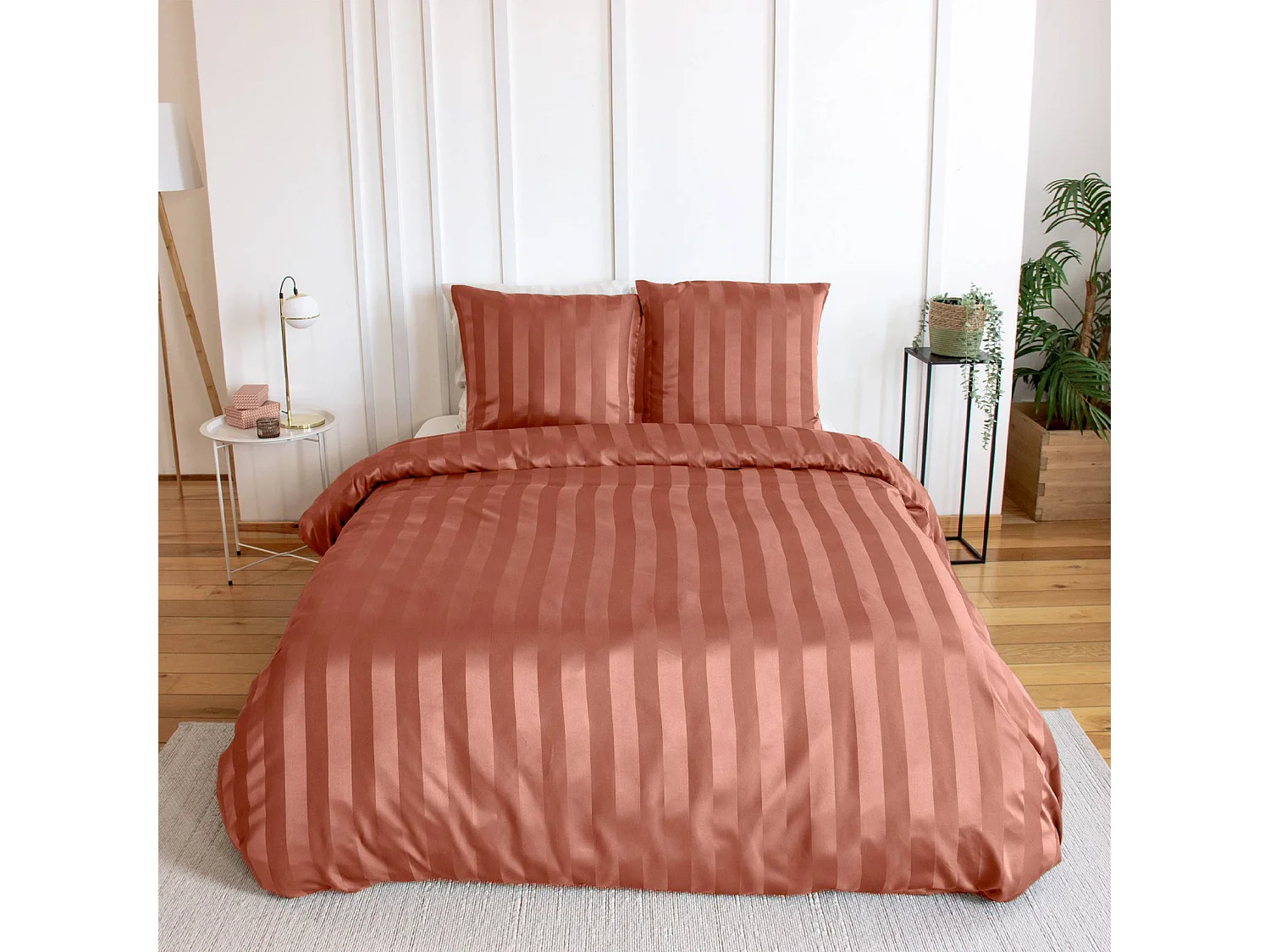 Completo letto in poliestere effetto satinato a righe sottili 2 posti