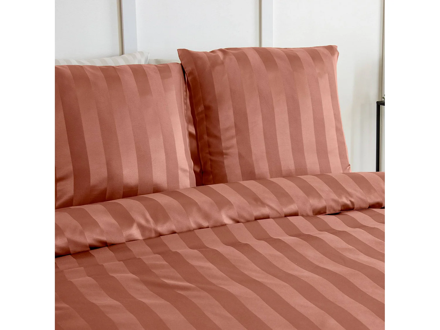 Completo letto in poliestere effetto satinato a righe sottili 2 posti