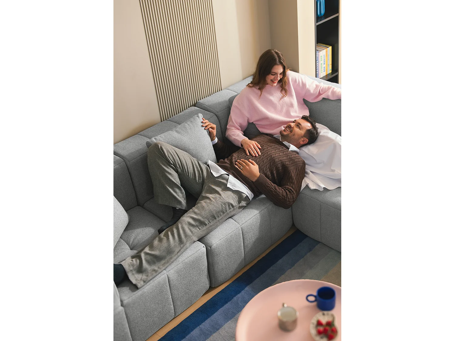 Modulares Ecksofa MILYSOFA SOFABULOUS 4-Sitzer aus feinem Bouclé-Stoff wolkengrau