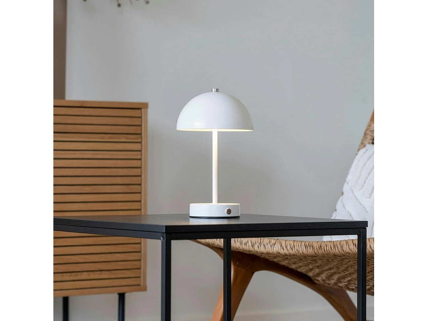 Lampe de table rechargeable en métal blanc SILE