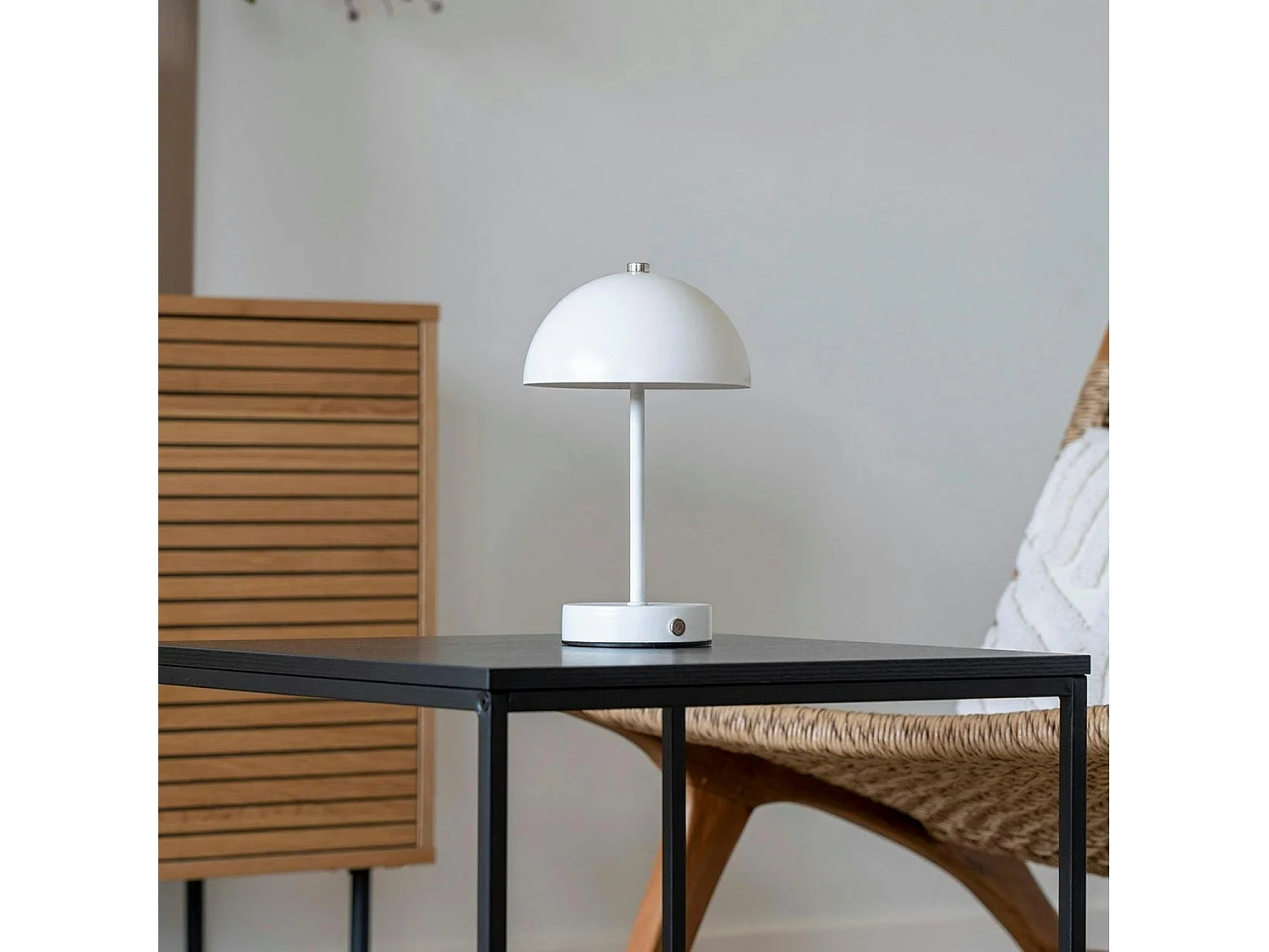 Lampe de table rechargeable en métal blanc SILE
